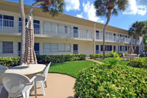 Beachside Vacation Rental Condo on Siesta Key with Pool Access